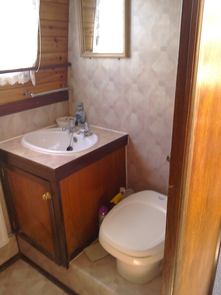 Shared Narrow Boat Tess Picture 9