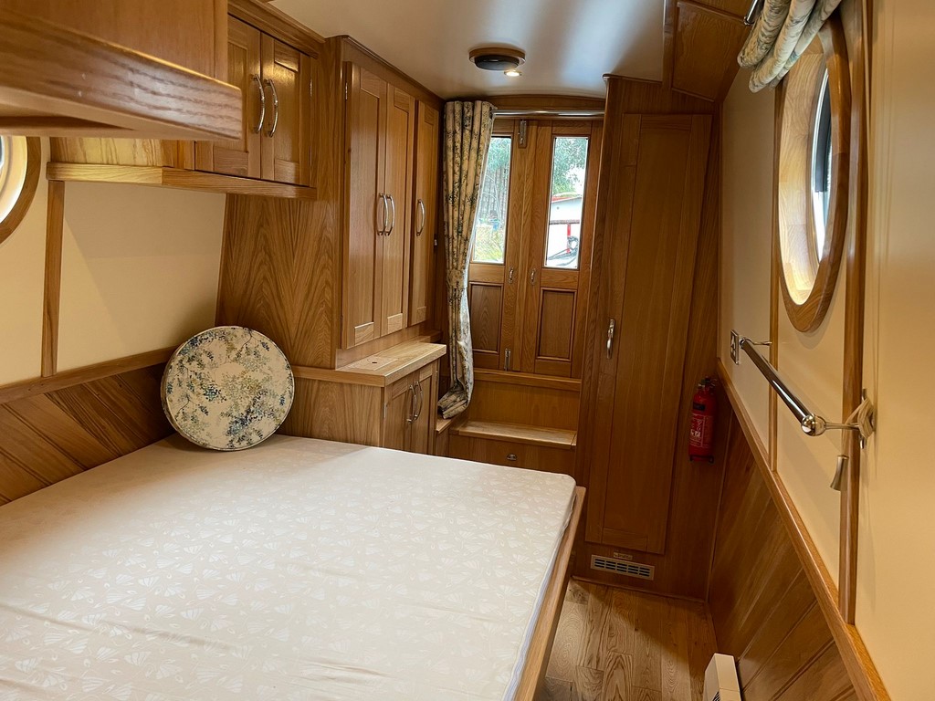 Shared Narrowboat Silhouette 8