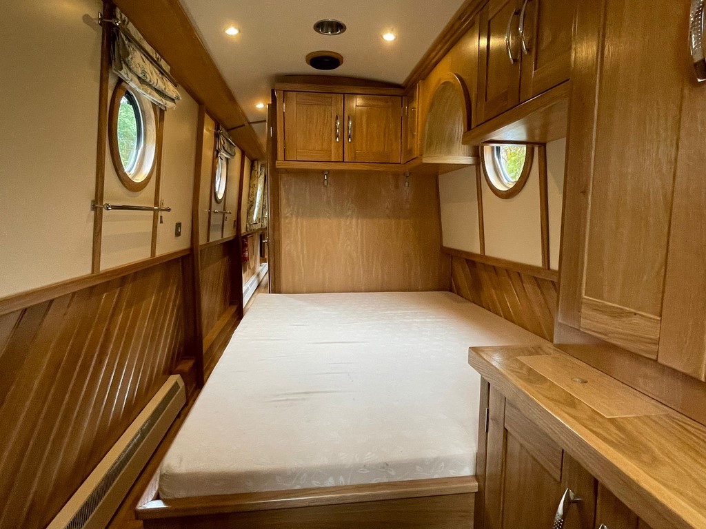 Shared Narrowboat Silhouette 9