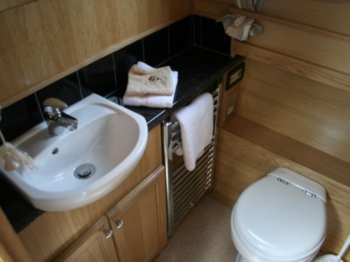 Shared Narrow Boat Aurora Picture 10