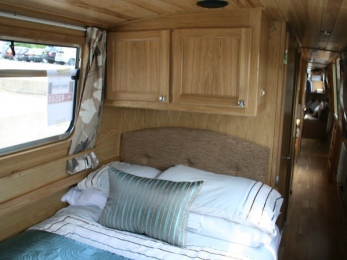 Shared Narrow Boat Aurora Picture 18