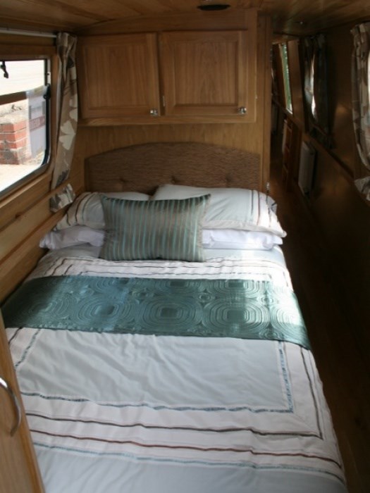 Shared Narrow Boat Aurora Picture 19