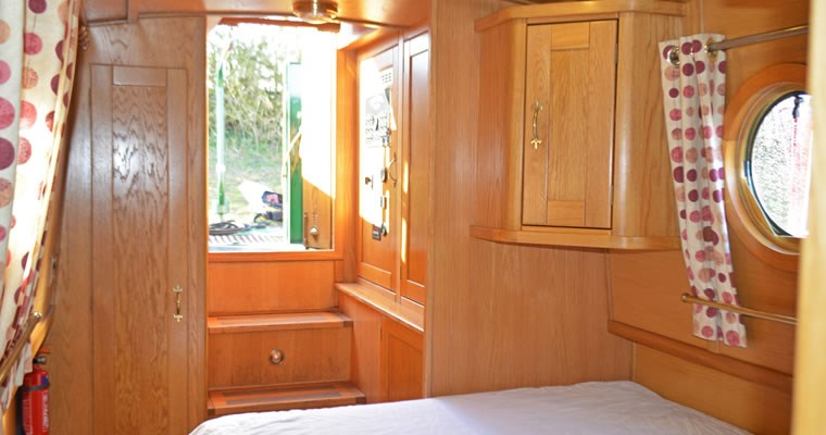 Shared Narrow Boat Winding Down Picture 3
