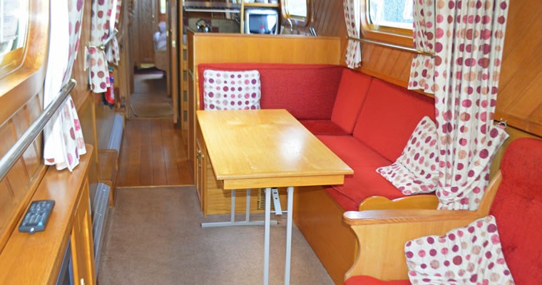 Shared Narrow Boat Winding Down Picture 5