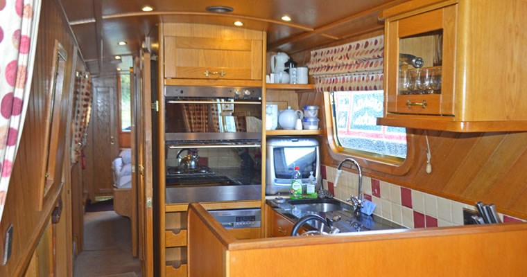 Shared Narrow Boat Winding Down Picture 6