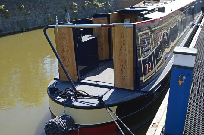 Shared Narrow Boat Otter Picture 3