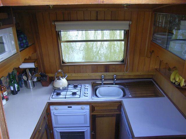 Shared Narrow Boat Spring Dew Picture 9