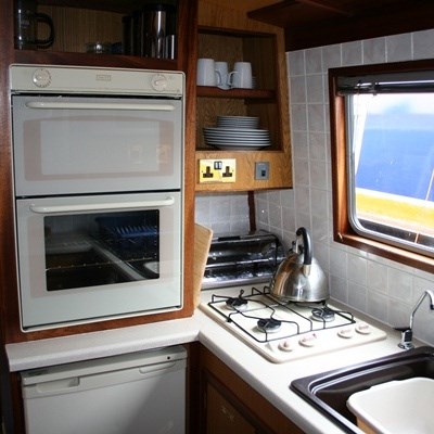 Shared Narrow Boat Black Swan 28 Picture 7